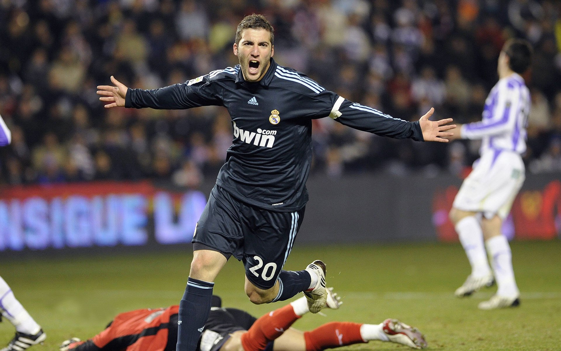 kaiyun app下载-老当益壮与后生可畏，莫德里奇与哈兰德，足球世界的两道光，老当益壮与后生可畏，莫德里奇与哈兰德，足坛两代光芒